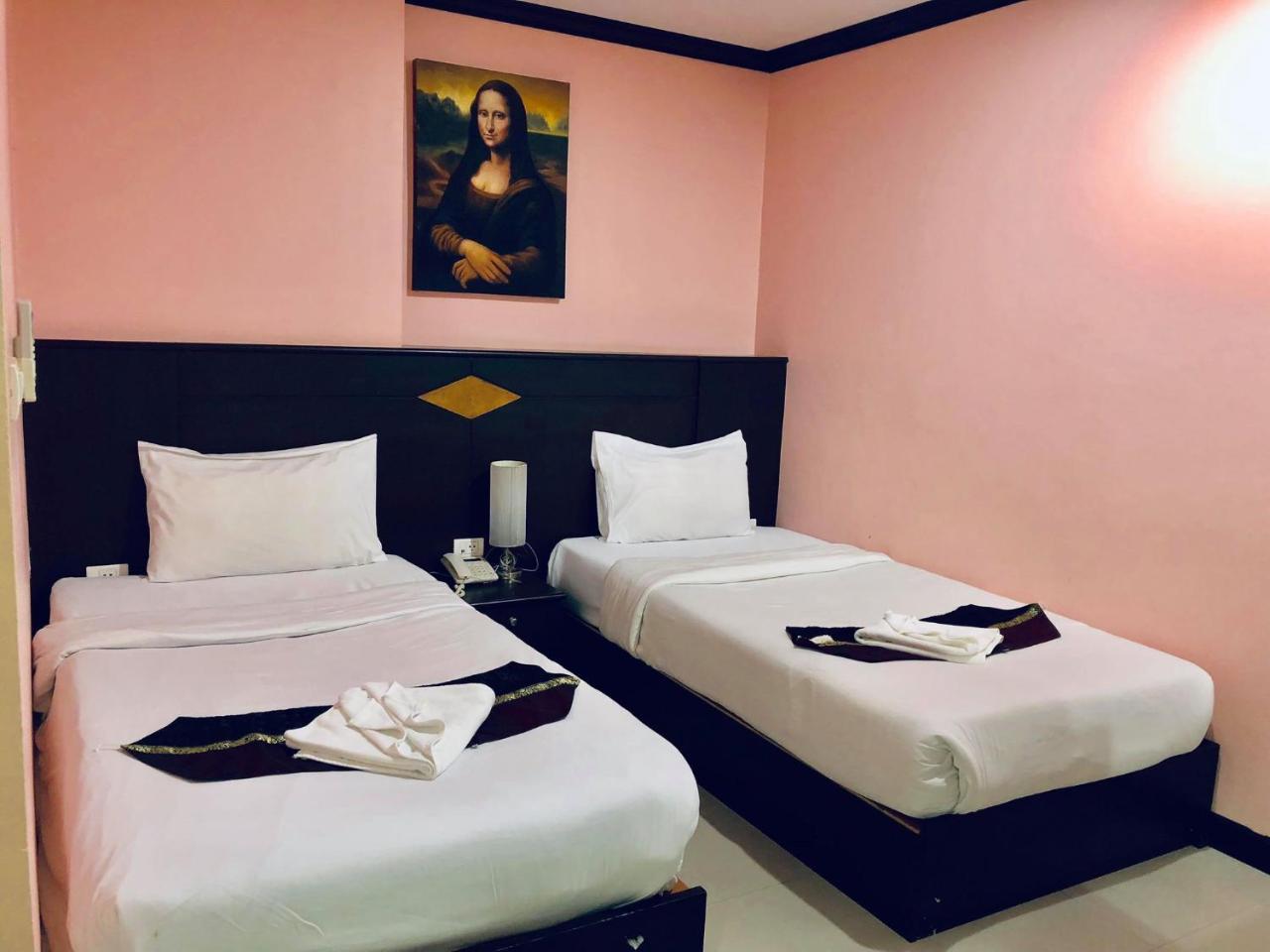 Hollywood Inn Love Patong Bagian luar foto
