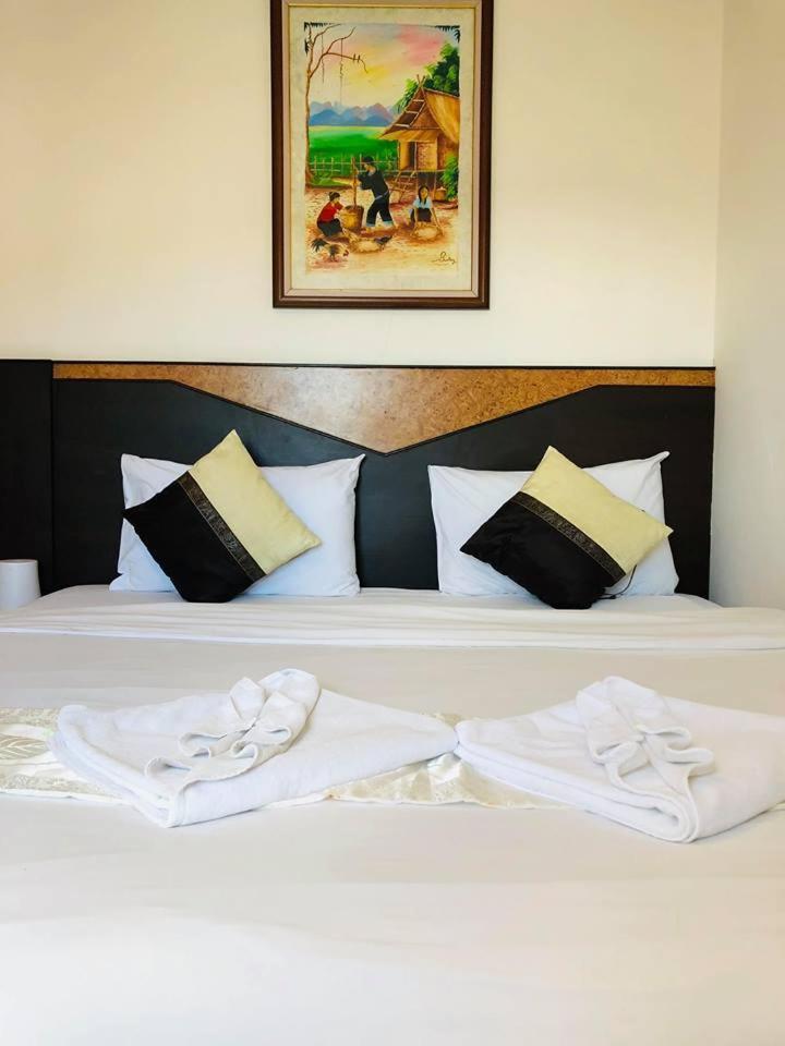 Hollywood Inn Love Patong Bagian luar foto