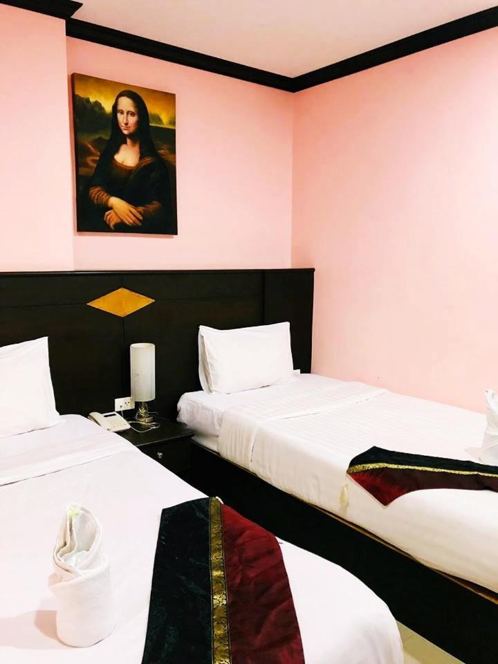 Hollywood Inn Love Patong Bagian luar foto