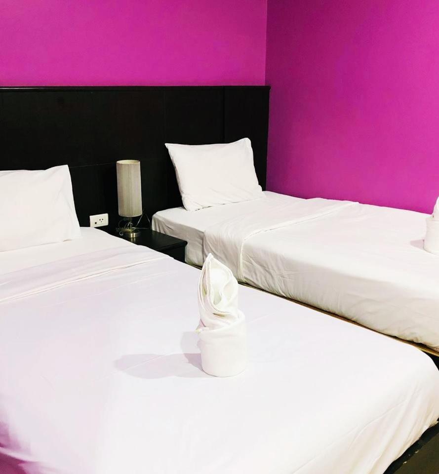 Hollywood Inn Love Patong Bagian luar foto