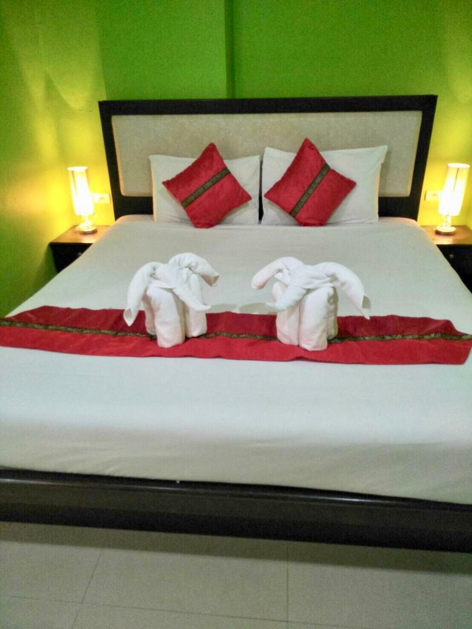 Hollywood Inn Love Patong Bagian luar foto