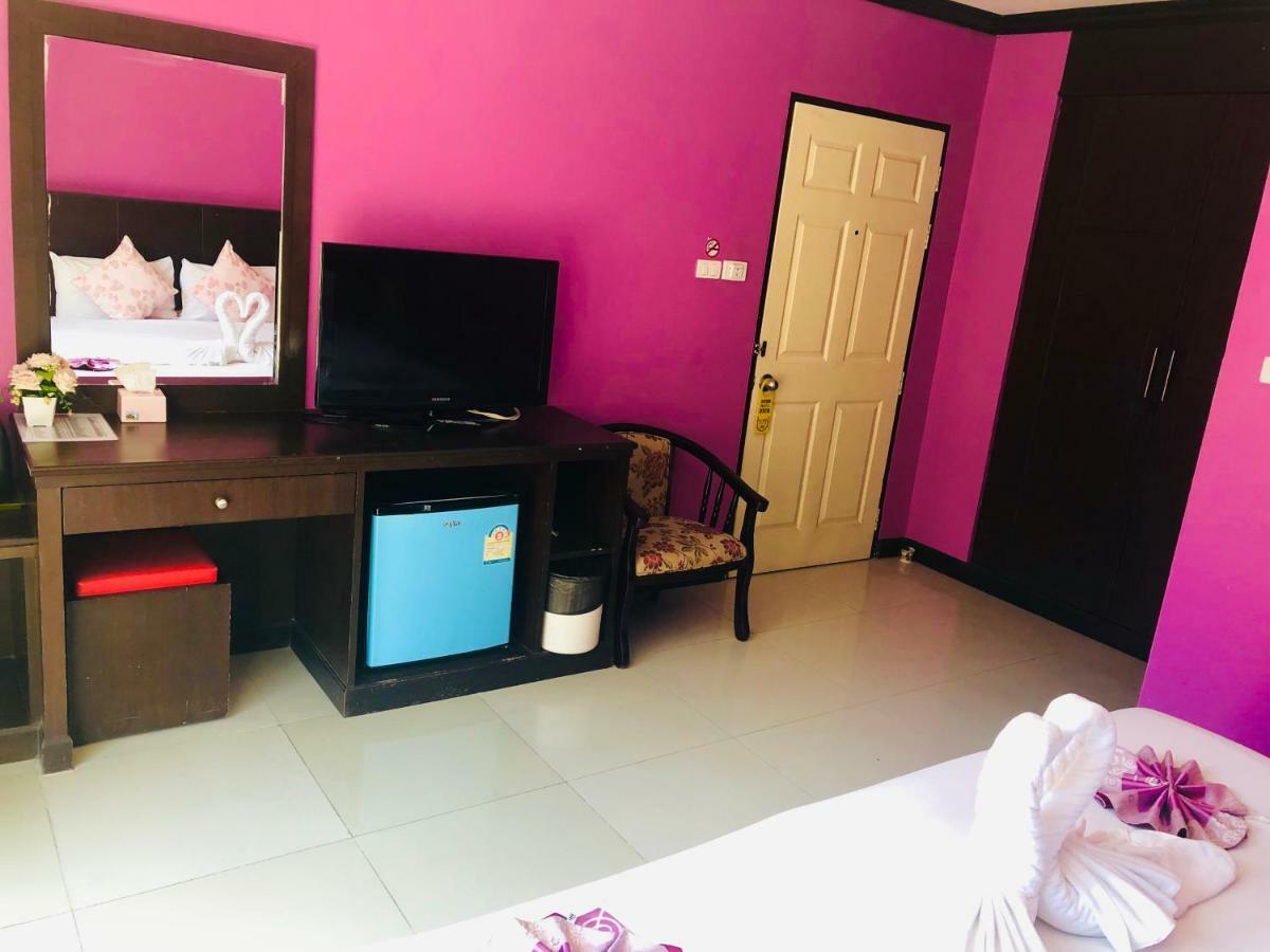 Hollywood Inn Love Patong Bagian luar foto